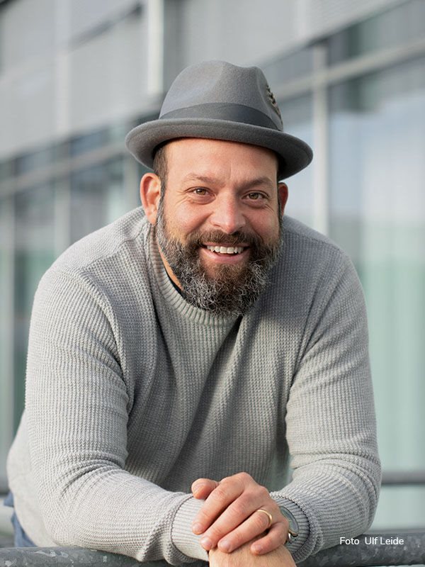 Beppe Singer Författare