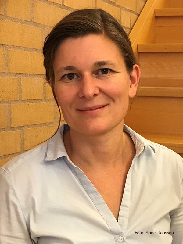 Monika Staub Halling Författare