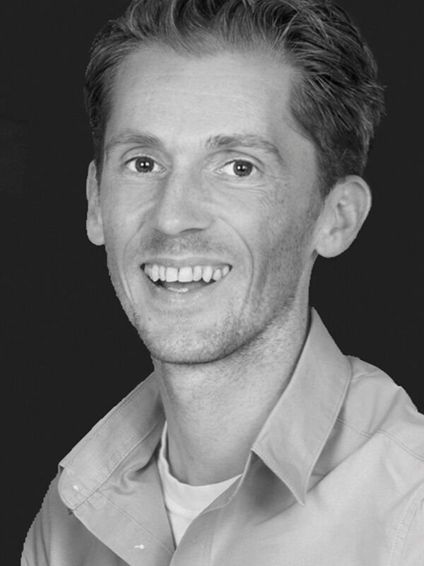 Pimm van Hest Författare