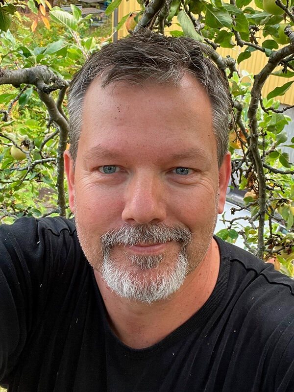 Richard Hultén Författare