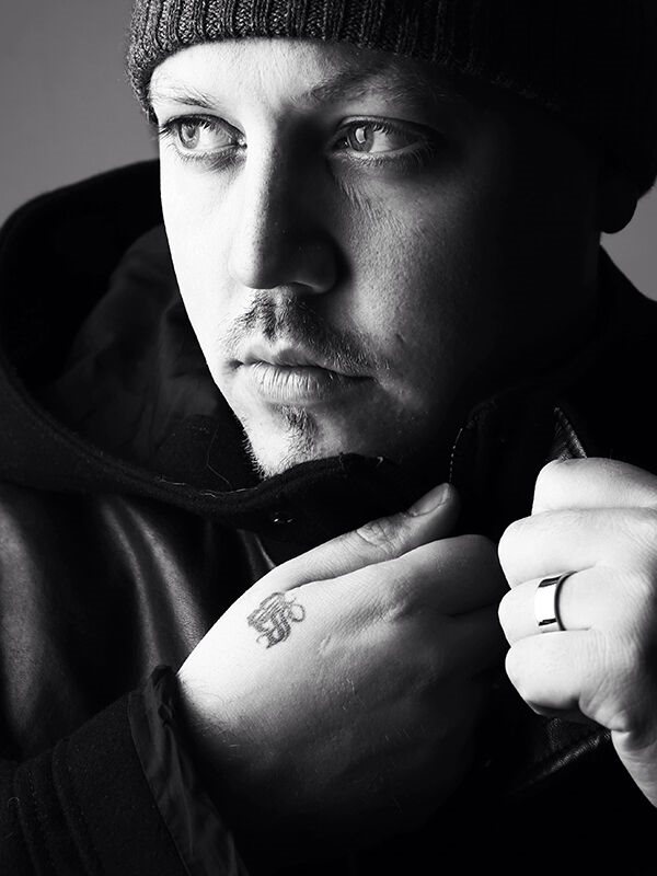 Sebastian Stakset Författare